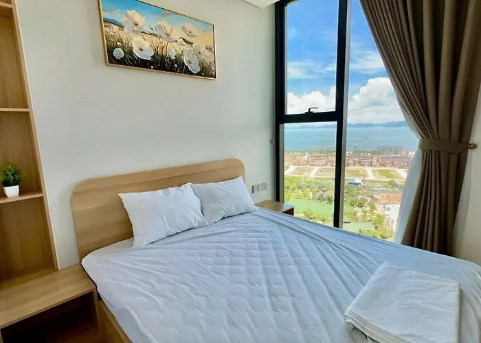 Apartment La By The *